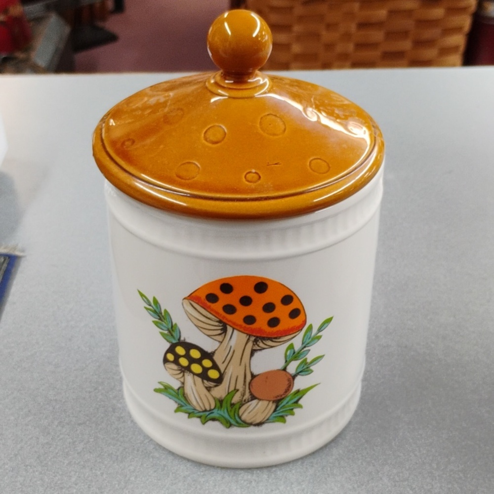 Merry Mushroom Canister Set Sears, Roebuck & Co. - Picture 4 of 9